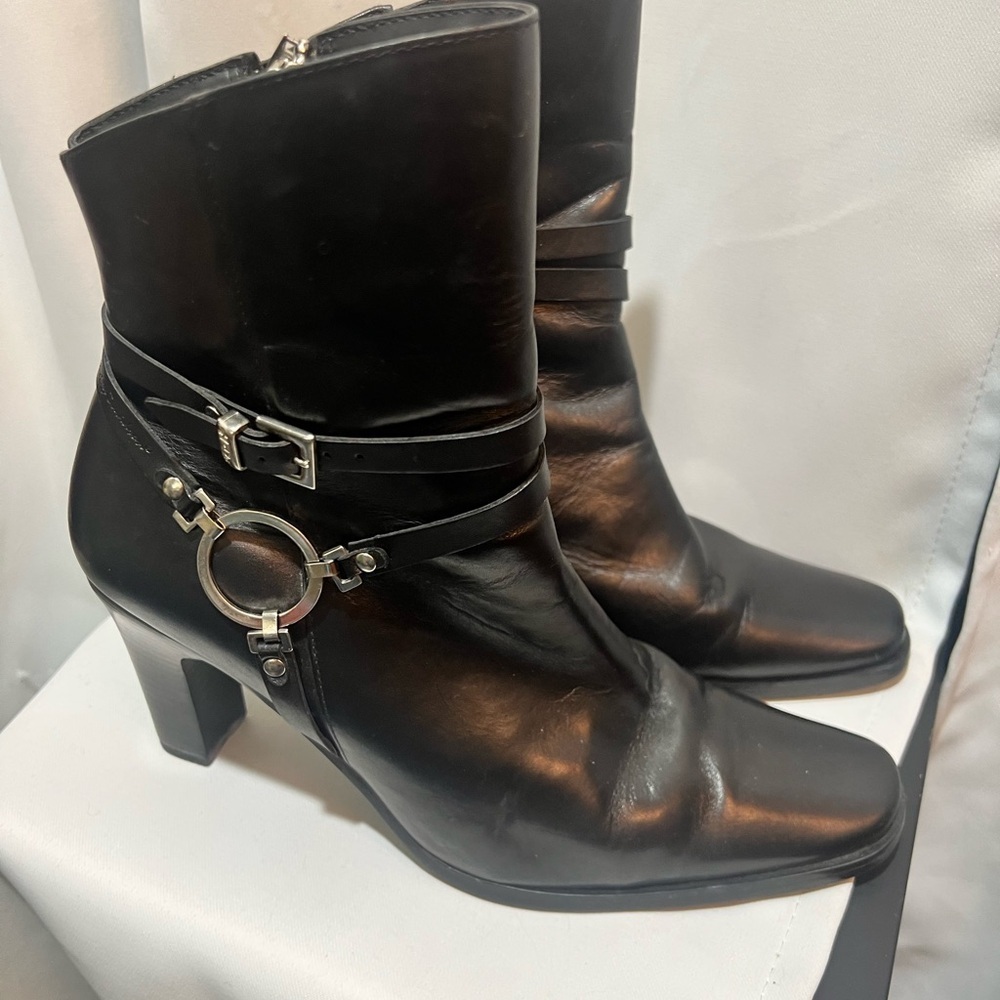 Harley-Davidson Black Leather Heeled Biker Boots Metal Hardware Women’s 7.5 - Picture 3 of 9